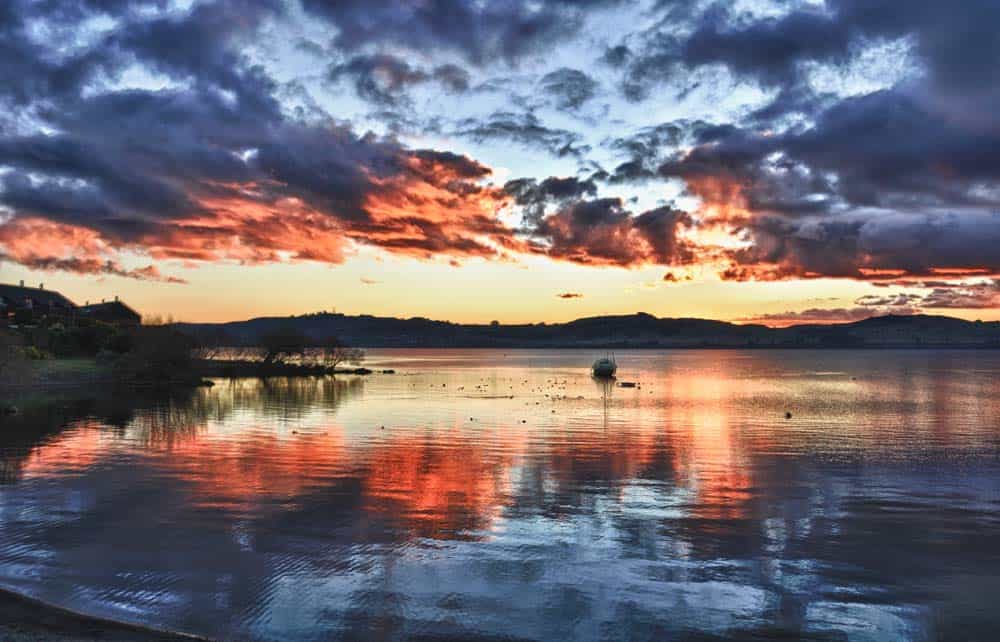 Puesta de sol en el lago Taupo